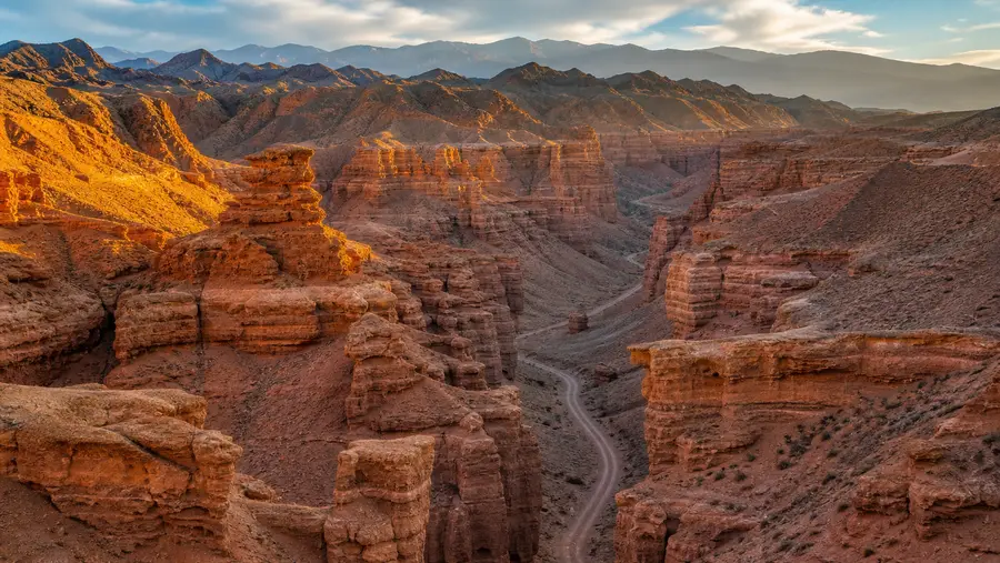 Charyn Canyon Facts, Geology and Wildlife